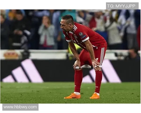 西甲激战：里昂绝杀拜仁引发争议判罚全场沸腾